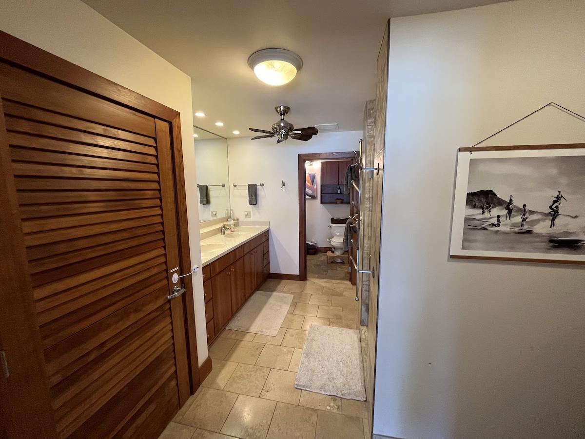 Master Bath: Double Sink and Jetted Tub